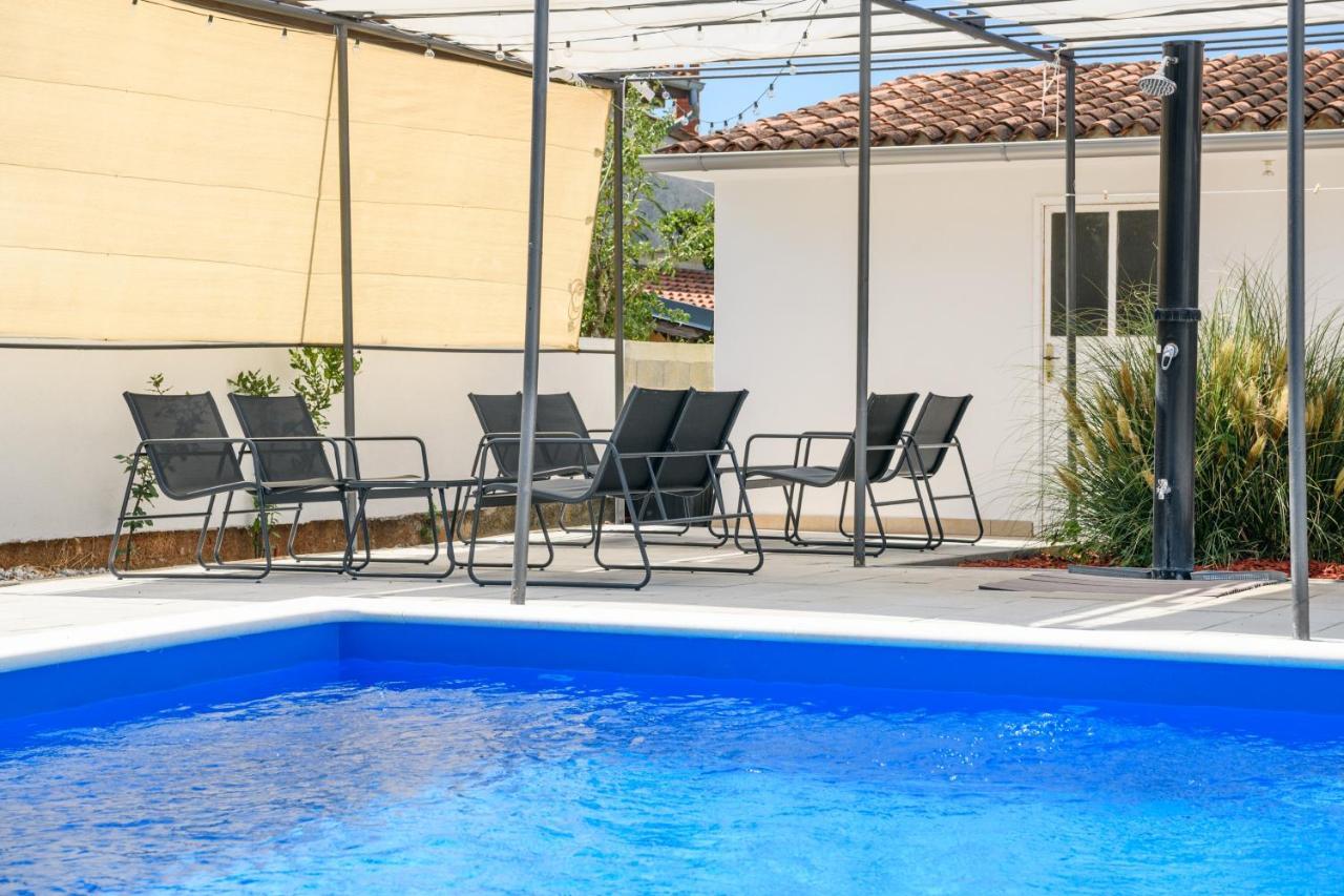 Summer House Nina Apartment Pavicini Bagian luar foto