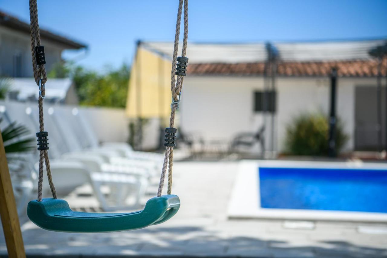 Summer House Nina Apartment Pavicini Bagian luar foto